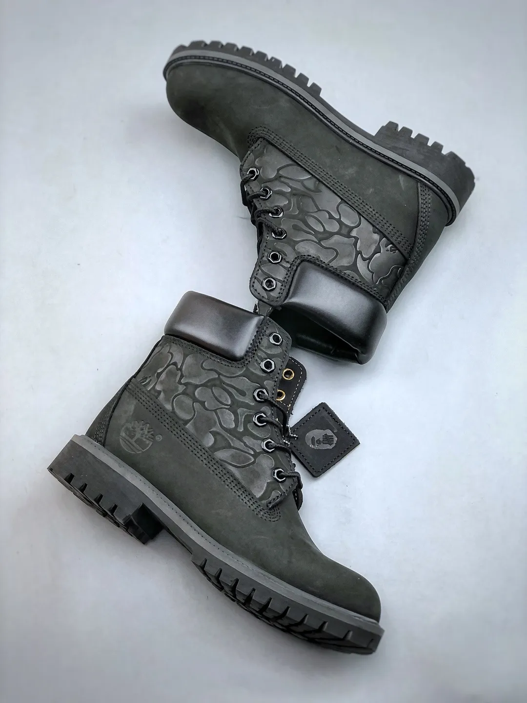 Local self-pickup💰560 Support store Timberland Timberland/Timberland rhubarb boots series Simple and comfortable mid-calf Martin boots Men's T Guangdong factory quality Trendy style Brand new process upgrade Original last type Export trade order Original box original packaging Paired with anti-odor and anti-corrosion high-elastic honeycomb latex insole to give you a perfect wearing experience High quality and durable, a must-have for sportsmen Specially designed to handle the bad looks, high-quality and first-class foot feel Size: 39-45